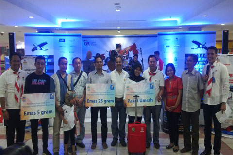 Pemberian hadiah nasabah program Hujan Emas Tabungan Faedah BRISyariah iB 2014 periode 1 untuk nasabah se-Kota Bekasi.