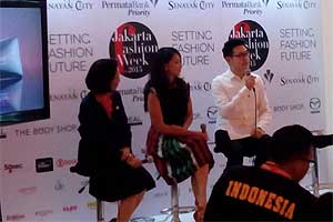 Kampanye Go For Red Women Lewat Busana Mamita