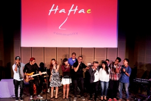 Pertunjukan Katong Samua Basudara dari Hahae Community.