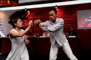 OPERA TARI GANDARI - Yuki Nishiyama (Jepang) dan Danang Pamungkas (Indonesia)