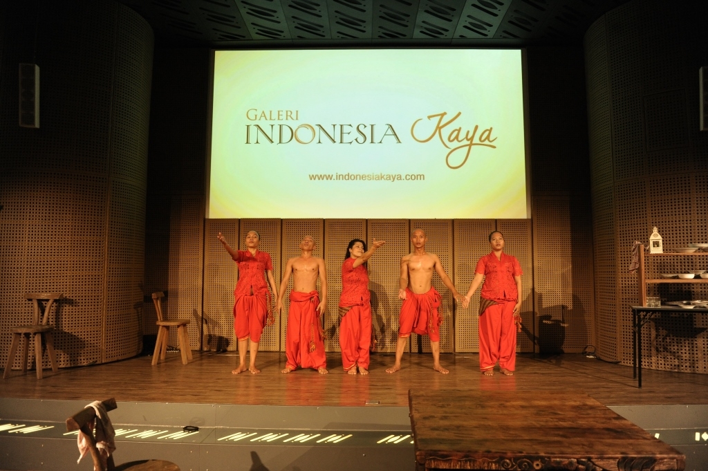 Pentas Rantau Berbisik di Galeri Indonesia Kaya, Jakarta.