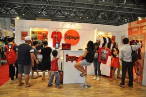 Karena konsepnya yang unik, kaos Jepege banyak diminati pengunjung di arena Pekan Raya Jakarta 2015.