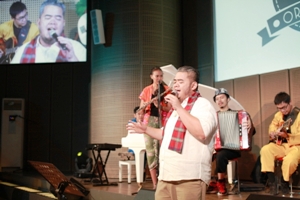 Indra Azis saat tampil di pentas Nge-Jazz, Nyok! di Galeri Indonesia Kaya, Jakarta.