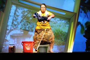 Inayah Wahid saat pentas monolog #3Perempuanku, Bukan Bunga Bukan Lelaki.