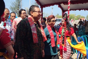 Menteri Kemenkop UKM - AA Ngurah Gede Puspa Yoga saat meresmikan sebuah acara di Indramayu, Jawa Barat.