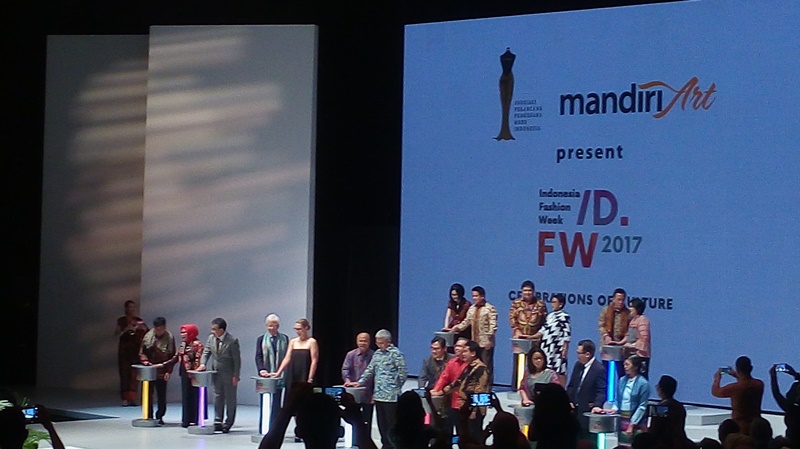 Indonesia Fashion Week 2017 Resmi Dibuka - MySharing