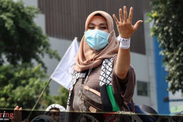 Seorang perempuan Muslim Indonesia dalam demonstrasi 22 Mei 2019, menolak pemilu curang di Jakarta . Foto: MySharing