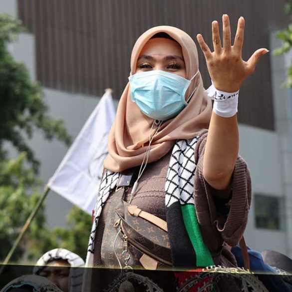 Seorang perempuan Muslim Indonesia dalam demonstrasi 22 Mei 2019, menolak pemilu curang di Jakarta . Foto: MySharing