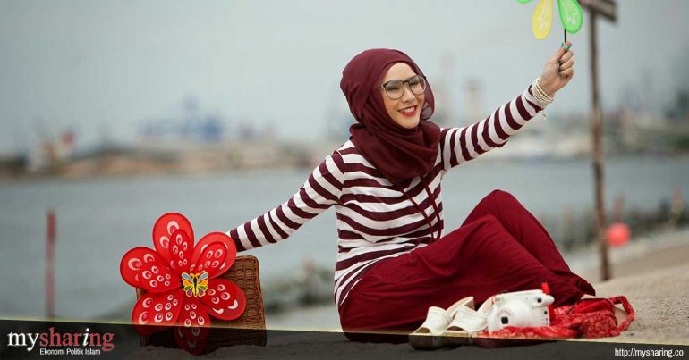 23 Contoh Model Baju Muslim Artis Masa Kini Kumpulan Model Baju via kumpulanmodelbajumuslim.blogspot.com