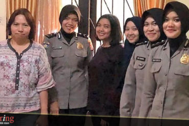 SM bersama polwan di RS Polisi Kramatjadi