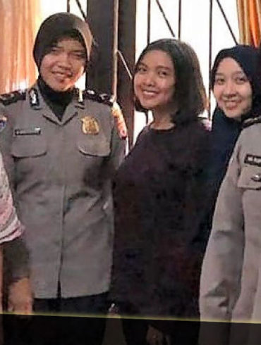 SM bersama polwan di RS Polisi Kramatjadi