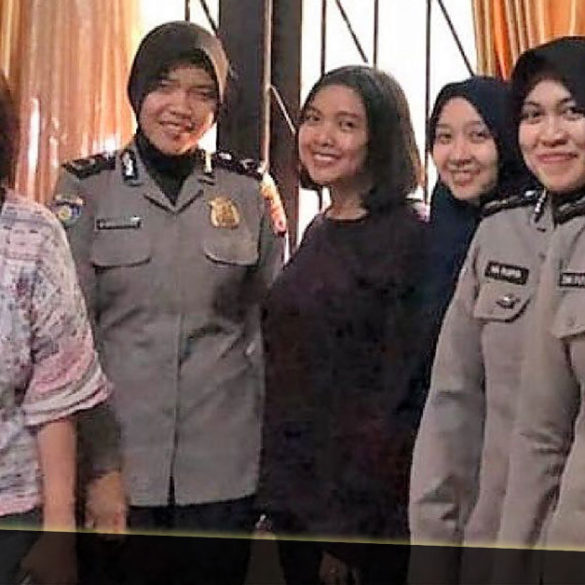 SM bersama polwan di RS Polisi Kramatjadi